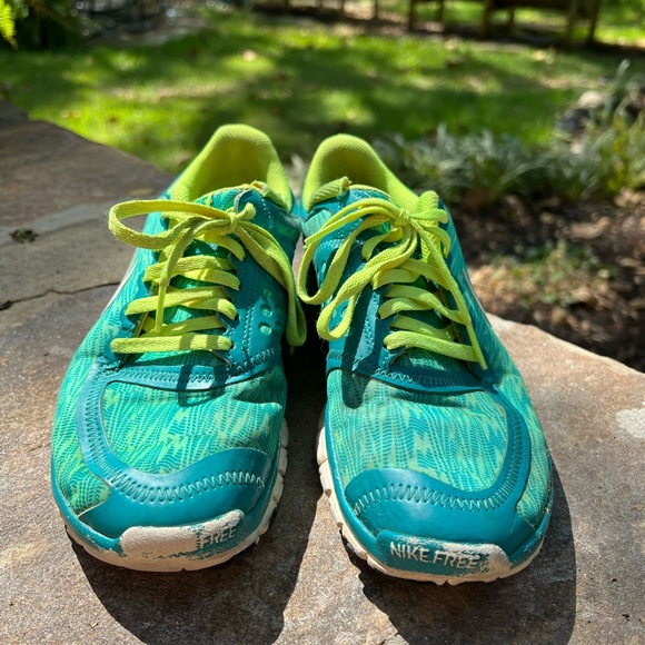 Nike Women’s Free 5.0 V4 Turbo Green Flex Running Shoe - Used - Picture 3 of 3